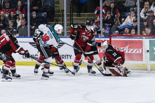 Vancouver Giants' Samuel Honzek and Brett Mirwald battle Kelowna Rocket's Ethan Neutens