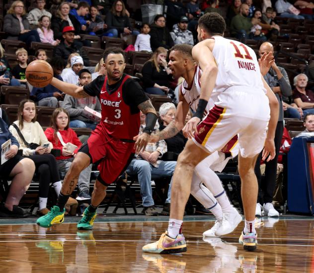 Cleveland Charge forward Pete Nance on defense vs. the Sioux Falls Skyforce