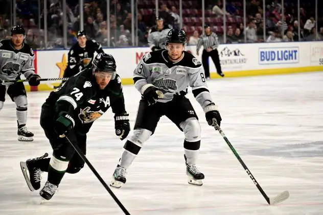 Utah Grizzlies' Keoni Texeira versus Idaho Steelheads' Keaton Mastrodonato