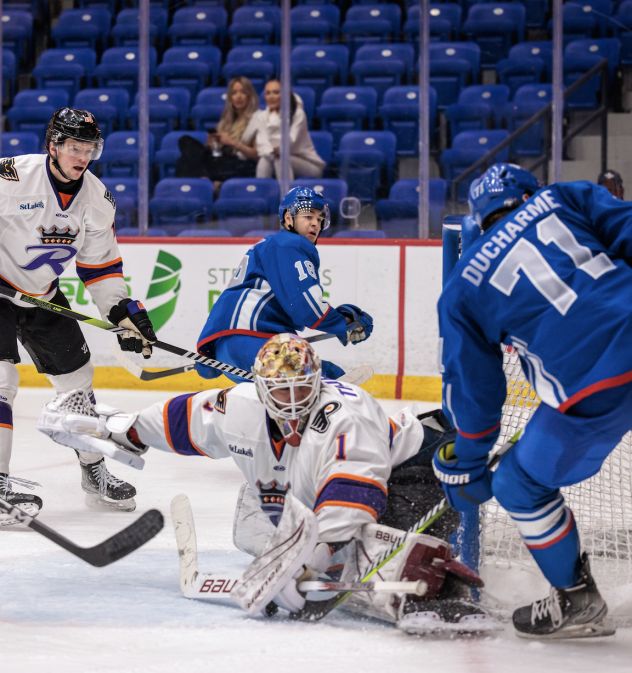 Reading Royals' Anson Thornton battles Trois-Rivières Lions' Chris Ortiz and Justin Ducharme