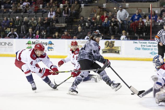 Rapid City Rush battle the Allen Americans