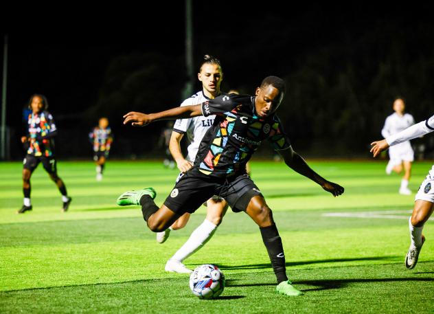 Oakland Roots SC battle the Las Vegas Lights FC