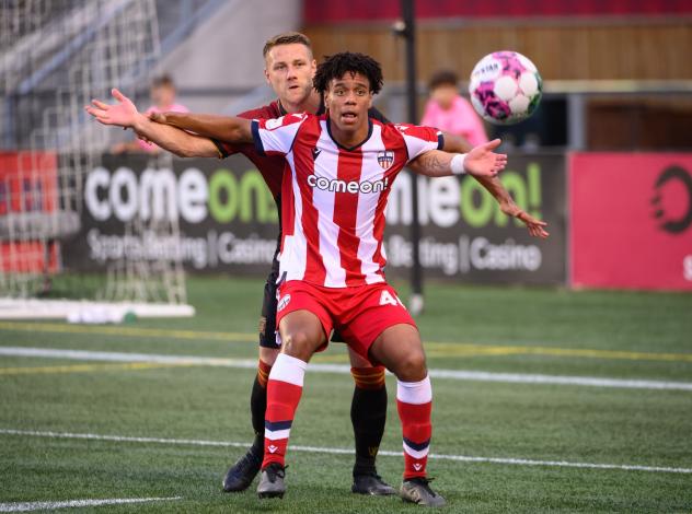 Atlético Ottawa defender Zachary Roy
