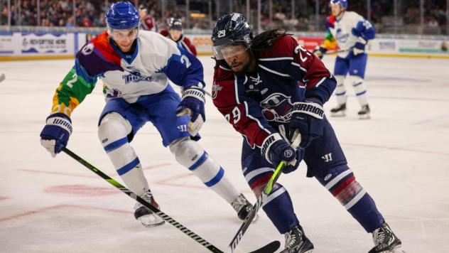 Wichita Thunder defends against the Tulsa Oilers