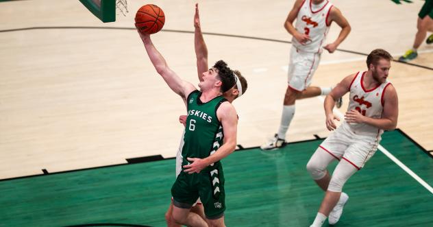 Alexander Dewar with the University of Saskatchewan Huskies