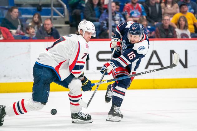 Springfield Thunderbirds' Leo Loof versus Hartford Wolf Pack's Jake Leschyshyn