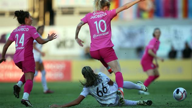 San Diego Wave FC's Sofia Jakobsson and Racing Louisville FC's Reilyn Turner on the field