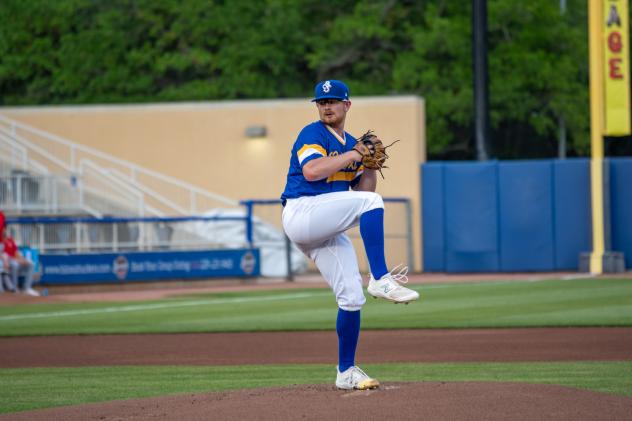 Biloxi Shuckers pitcher Nate Peterson