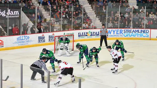 Adirondack Thunder take on the Maine Mariners