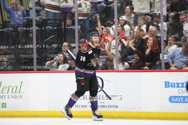 Tucson Roadrunners' Hunter Drew on game night