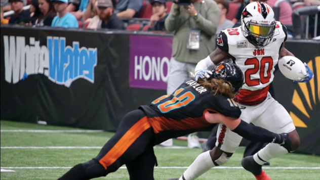 Arizona Rattlers' Connor Taylor versus Jacksonville Sharks' Stanley Williams