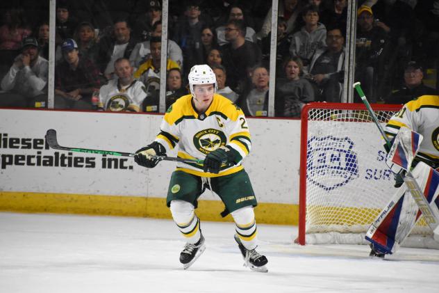 Sioux City Musketeers defenseman Ty Hanson