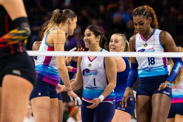 Omaha Supernovas' Natalia Valentin-Anderson and Bethania De La Cruz on game night