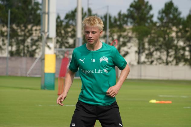 Tampa Bay Rowdies midfielder Nathan Worth