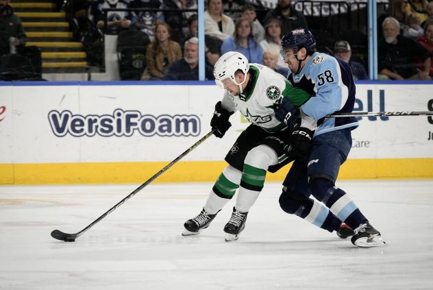Texas Stars' Gavin White battles Milwaukee Admirals' Adam Wilsby