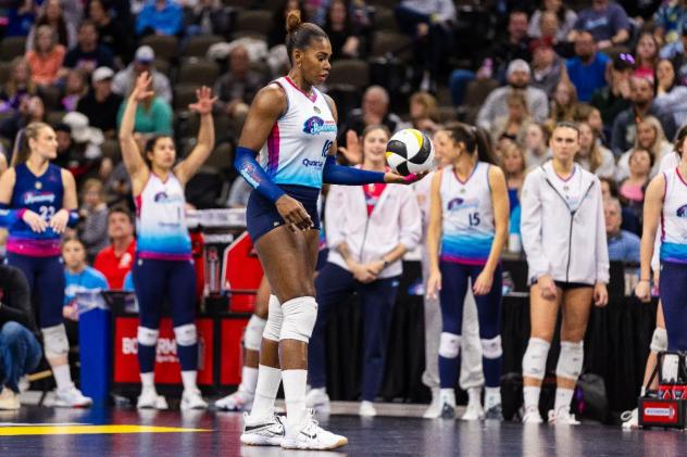 Omaha Supernovas outside hitter Bethania de la Cruz