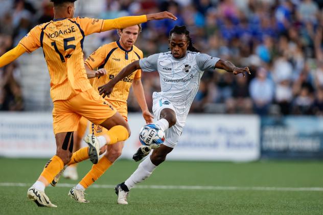 Colorado Springs Switchbacks FC's Ronaldo Damus battles the Rhode Island FC's Frank Nodarse