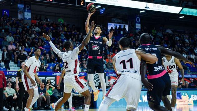 Vancouver Bandits battle the Calgary Surge