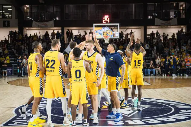Edmonton Stingers celebrate win