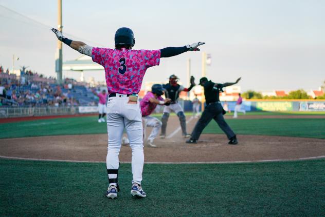 Pensacola Blue Wahoos are safe at home in walkoff win