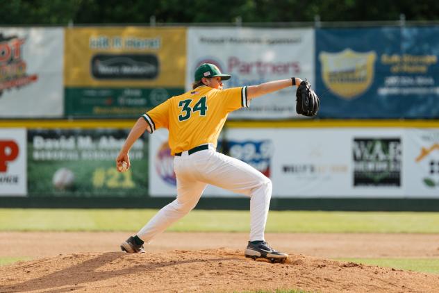 Sanford Mainers' Clay Robbins on the mound