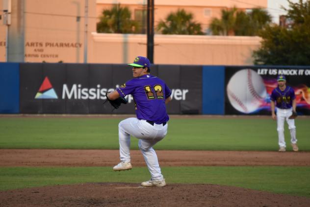 Biloxi Shuckers' Logan Henderson on the mound