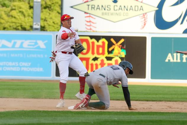Winnipeg Goldeyes second baseman Dayson Croes makes a throw to first