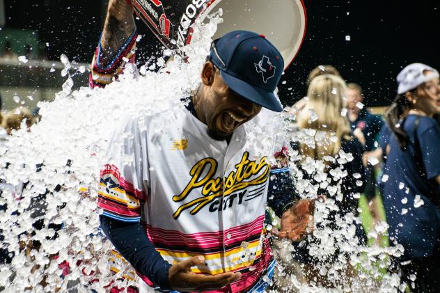 Cleburne Railroaders celebrate win