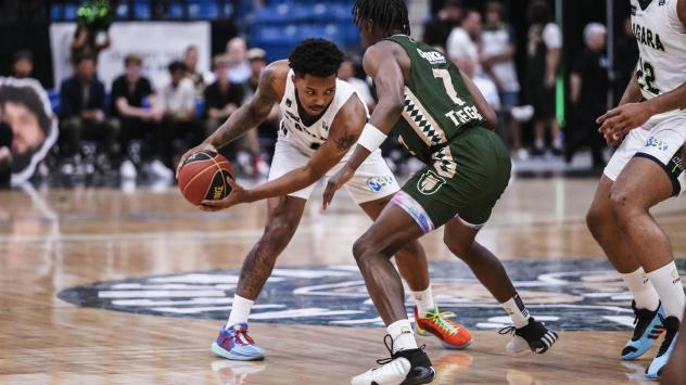 Saskatchewan Rattlers versus the Niagara River Lions