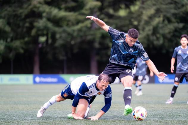 Tacoma Defiance battles for the ball