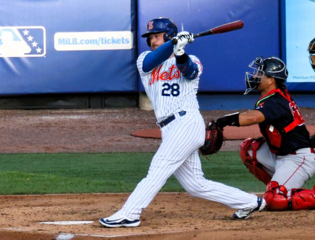 Syracuse Mets' Joe Hudson at bat