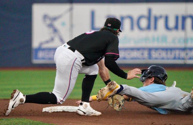 Pensacola Blue Wahoos battle the Montgomery Biscuits