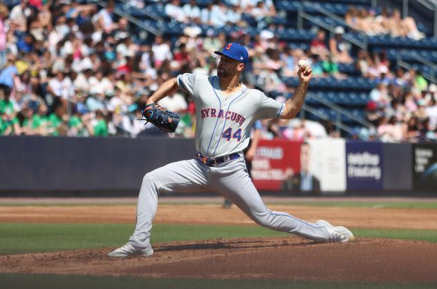 Syracuse Mets' Joey Lucchesi on the mound