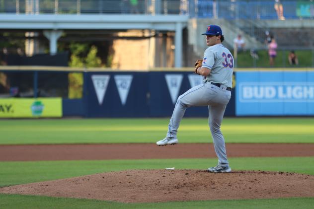 Syracuse Mets pitcher Mike Vasil