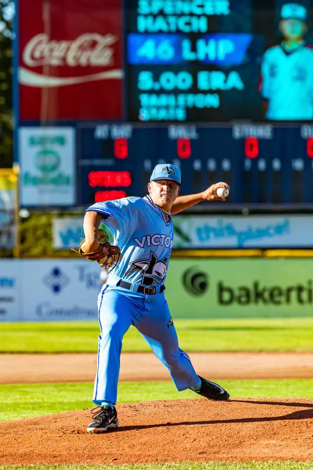 Victoria HarbourCats' Spencer Hatch on the mound