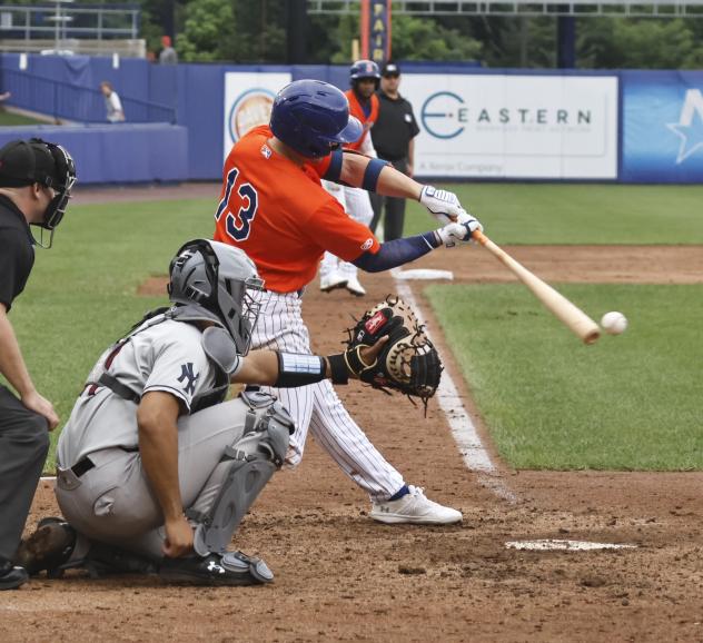Syracuse Mets' Luke Ritter at bat