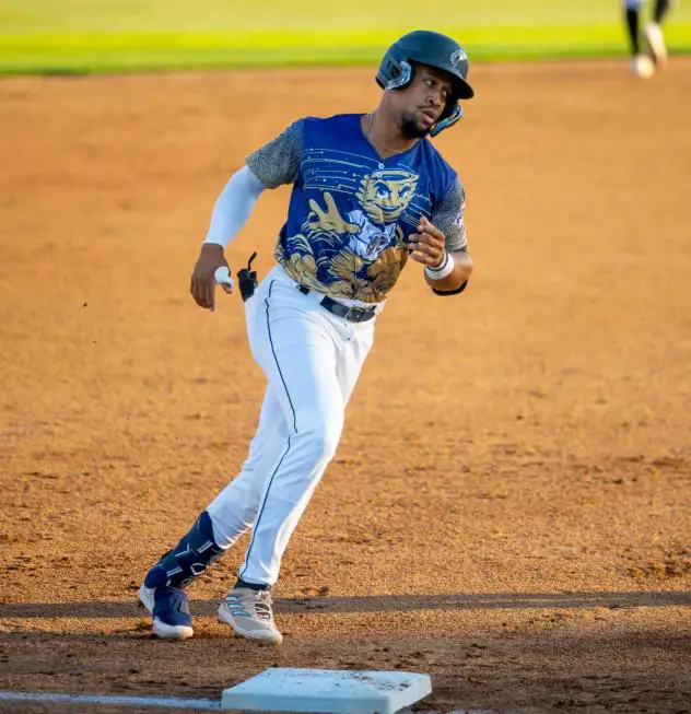 Tri-City Dust Devils round the bases