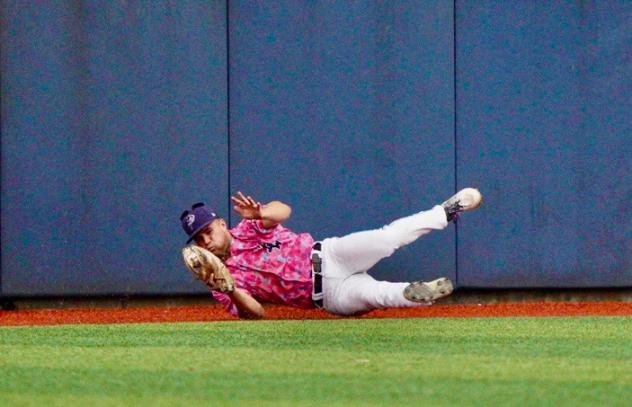 Pensacola Blue Wahoos make a catch in the outfield