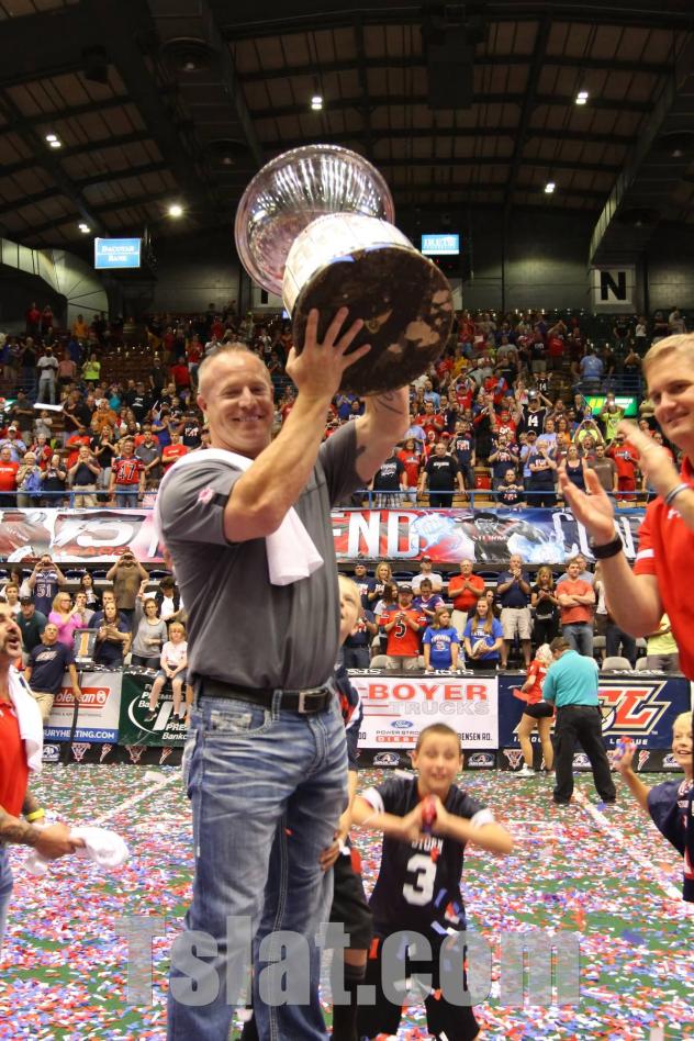 Todd Tryon hoists the United Bowl trophy with the Sioux Falls Storm