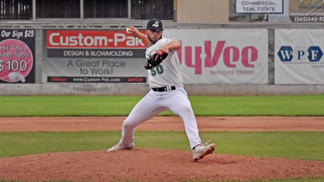 Clinton LumberKings' Ean DiPasquale on the mound