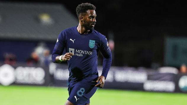 Monterey Bay Football Club midfielder Simon Dawkins