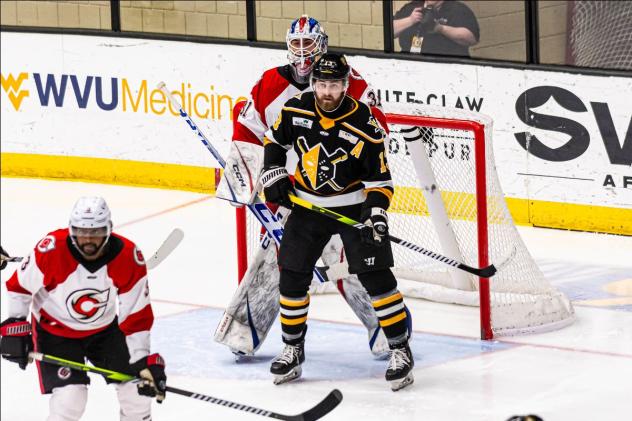 Wheeling Nailers forward Matthew Quercia vs. the Cincinnati Cyclones