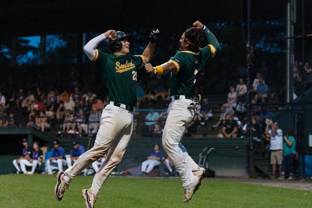 Sanford Mainers celebrate win
