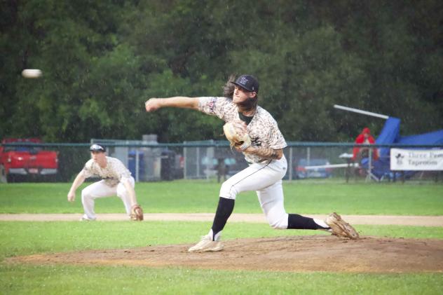Sanford Mainers' Jacob Lapham in action