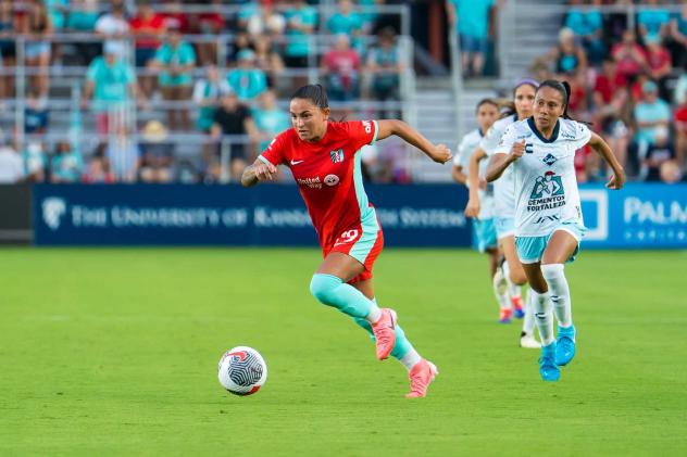 Kansas City Current midfielder Debinha