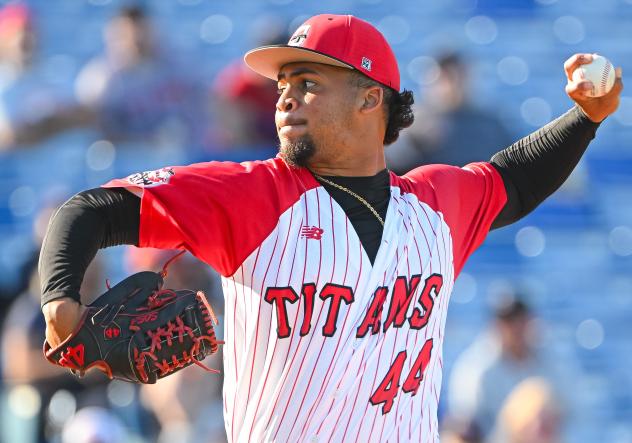 Ottawa Titans pitcher Bryan Peña