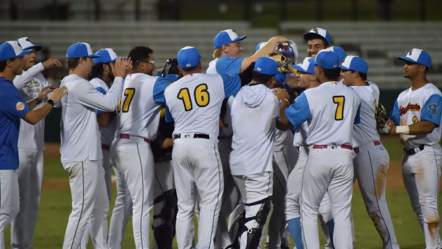 Flying Chanclas de San Antonio (San Antonio Missions) celebrate a no-hitter