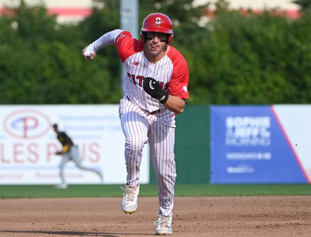 Ottawa Titans on the basepaths