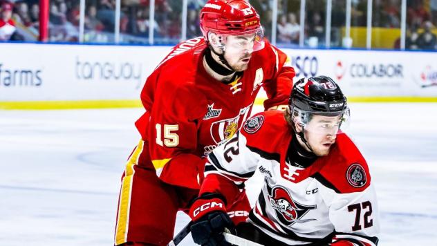 Defensemen Emile Chouinard (left) with the Baie-Comeau Drakkar