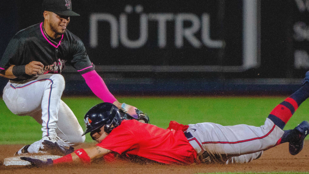 Mississippi Braves and Pensacola Blue Wahoos in action